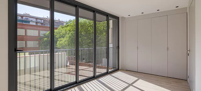 Aluminum Glazed Window Installation in Montreal, QC