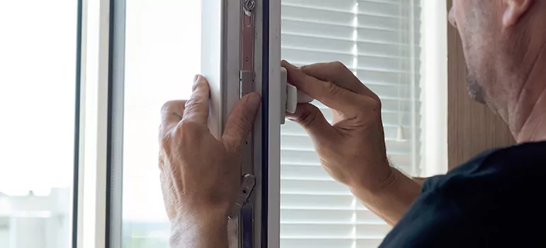 Custom Hopper Windows in Montreal, Quebec