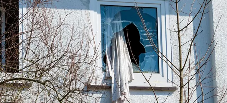 Storm Window Installation Contractors in Montreal, Quebec
