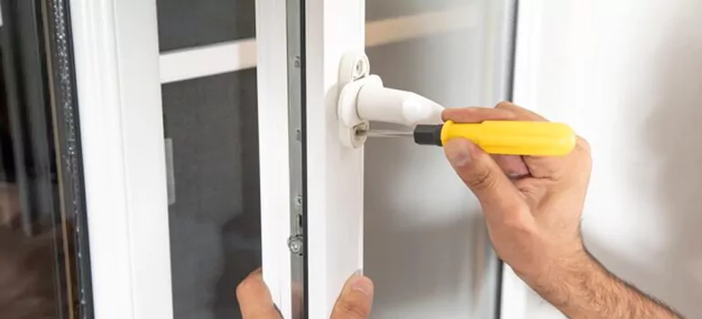 Casement Window Handle Replacement in Montreal, QC