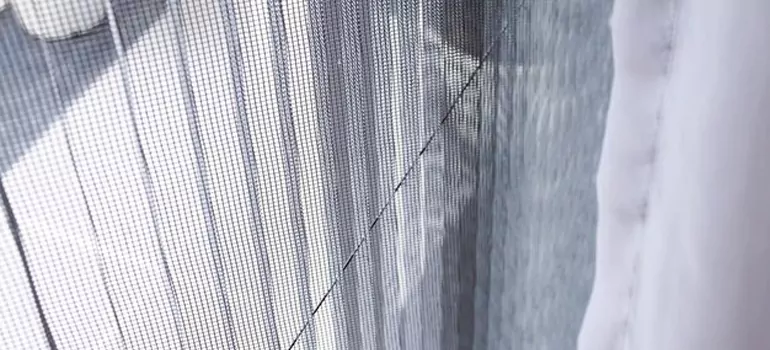 Fixing Screen Window Mesh in Montreal, Quebec