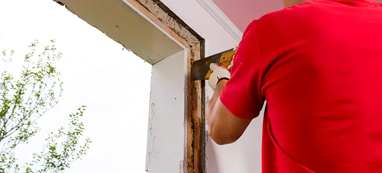 Residential Accordion Door Repair in Montreal, Quebec