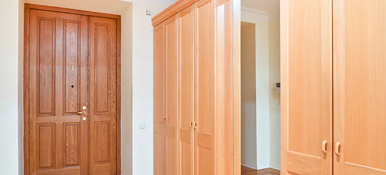 Glass Closet Door Repair in Montreal, Quebec
